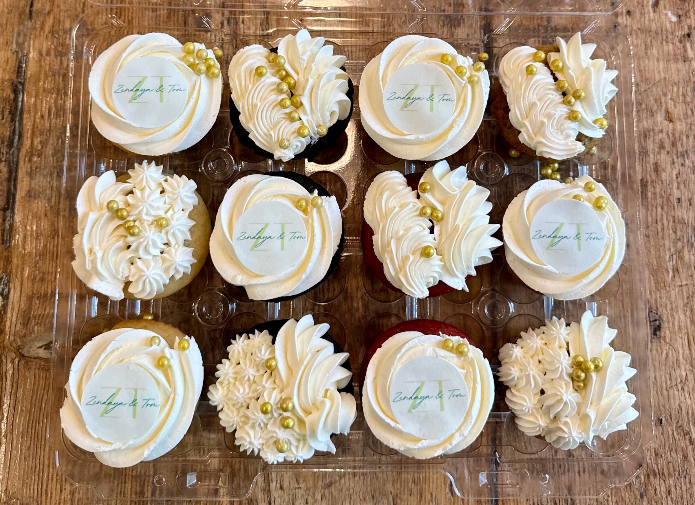 Wedding Shower Cupcakes | Molly's Cupcakes RiverEast/Streeterville, image size:2400x1746